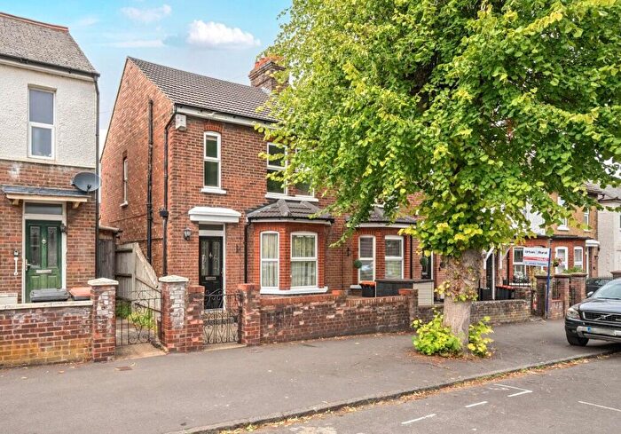 3 Bedroom Semi-Detached House For Sale In Clifton Road, Dunstable, Bedfordshire, LU6