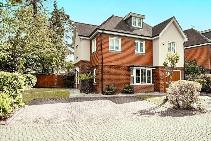 5 Bedroom Detached House For Sale In Addlestone, Surrey, KT15