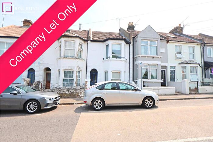 4 Bedroom House To Rent In Marlborough Road, Gillingham, ME7