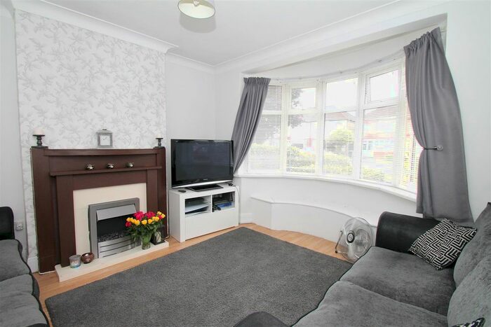 3 Bedroom Terraced House To Rent In Ash Grove, London, N13