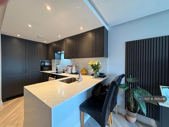 2 Bedroom Flat To Rent In Hedge Lane, London, N13