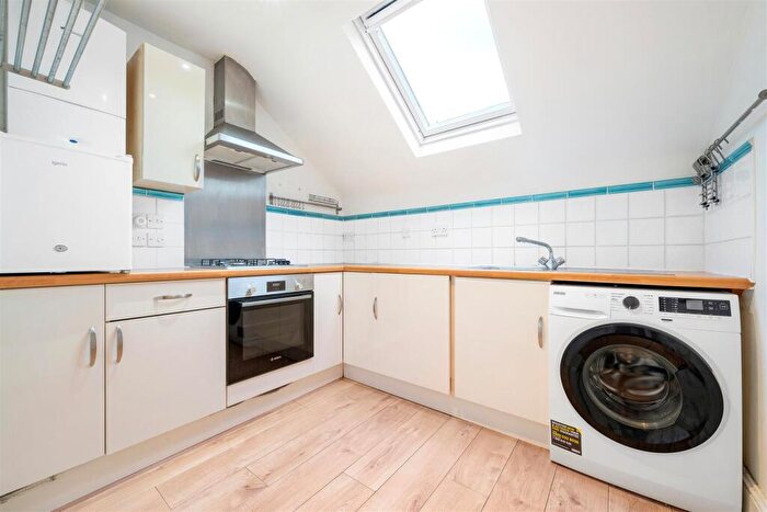 2 Bedroom Flat For Sale In Knights Hill, West Norwood, SE27