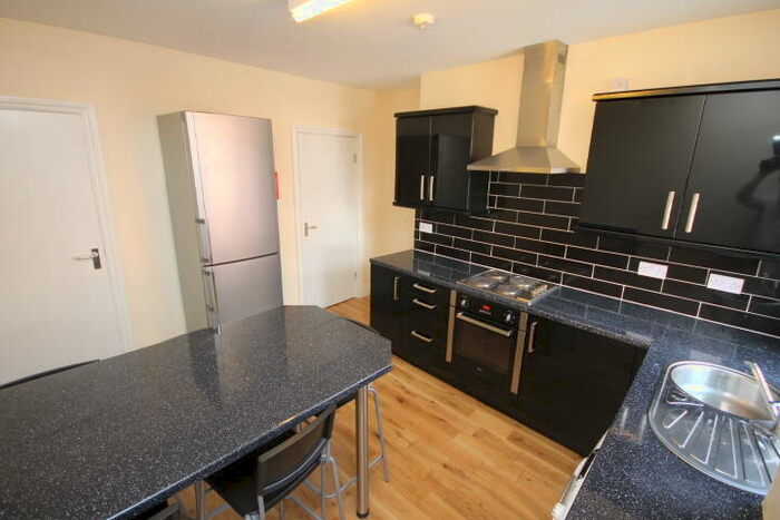 5 Bedroom Terraced House To Rent In Lucas Street, Woodhouse, Leeds, LS6