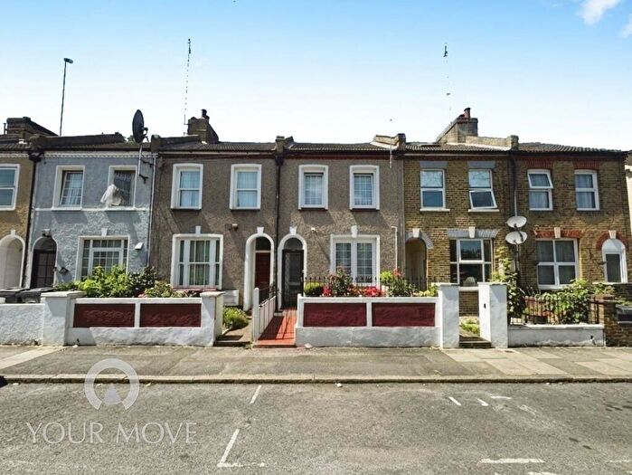 3 Bedroom Terraced House For Sale In Spring Vale North, Dartford, Kent, DA1