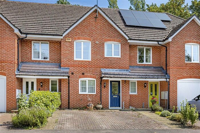 3 Bedroom Town House For Sale In Bluebell Gardens, Emmer Green, Reading, RG4