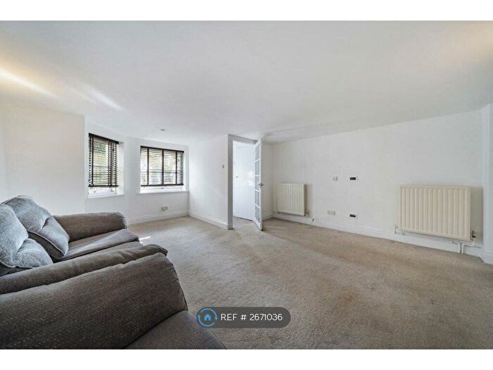 2 Bedroom Flat To Rent In Humber Road, London, SE3