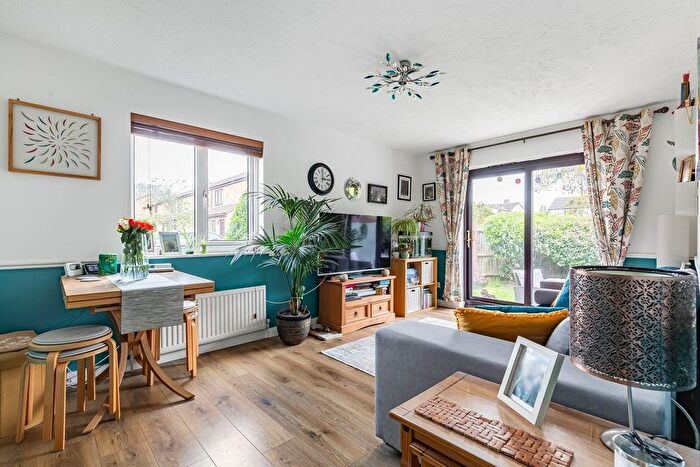 1 Bedroom Flat For Sale In Larkham Close, Feltham, TW13