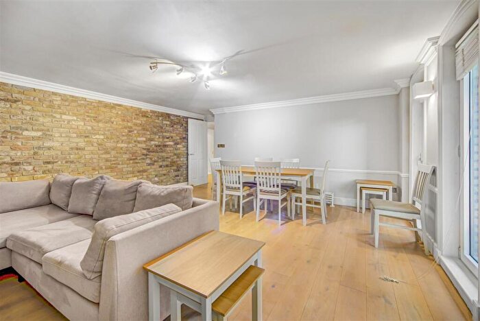 2 Bedroom Block Of Apartments For Sale In Clove Hitch Quay, SW11