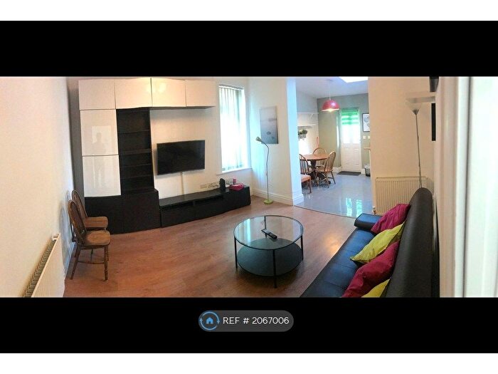 4 Bedroom End Of Terrace House To Rent In Yew Tree Road, Manchester, M20