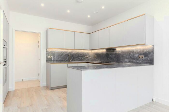 3 Bedroom House To Rent In SpringPark Drive, London, N4