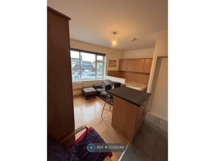 Studio To Rent In Bankfield Terrace, Leeds, LS4