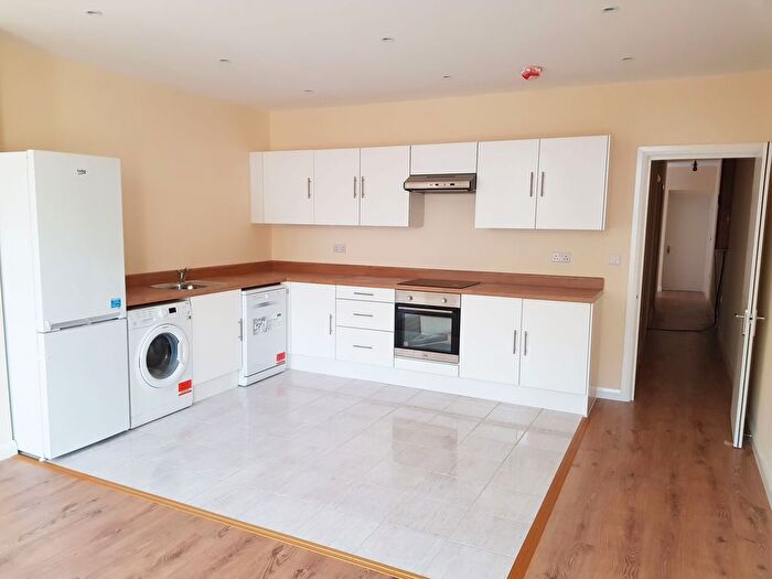 2 Bedroom Flat To Rent In High Street, Hounslow, TW3