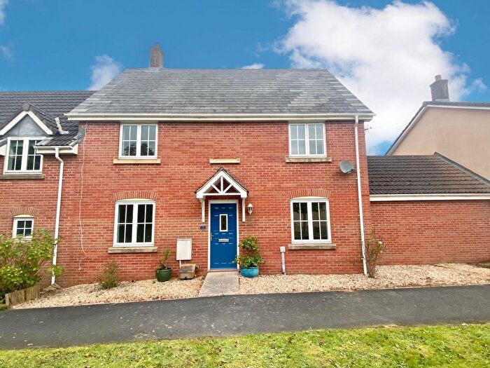 4 Bedroom Link Detached House For Sale In Waylands Road, Tiverton, EX16
