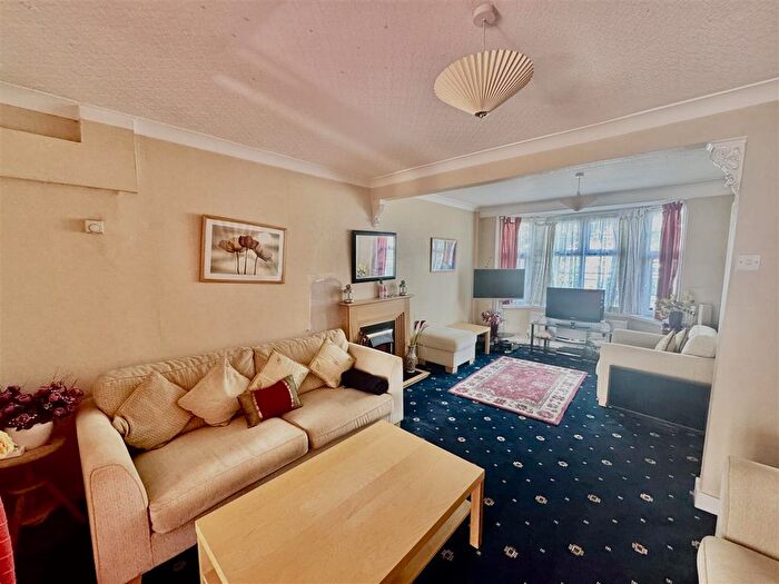 4 Bedroom Terraced House To Rent In Fern Lane, Hounslow, TW5