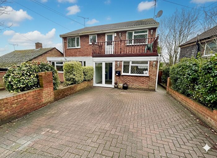 5 Bedroom Semi Detached House For Sale In Crescent Rise, Luton, Bedfordshire, LU2