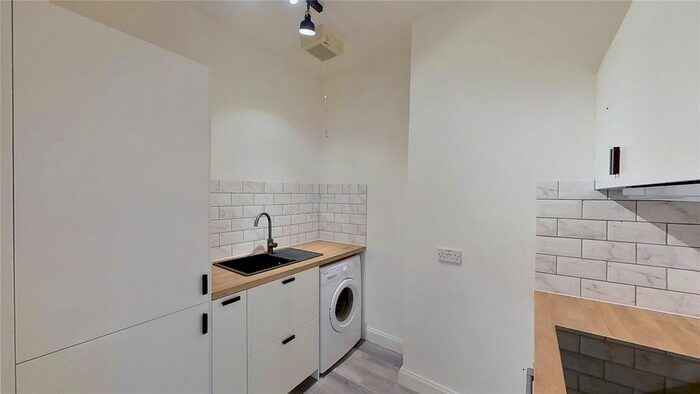 2 Bedroom Flat To Rent In Henderson Street, Edinburgh, Midlothian, EH6