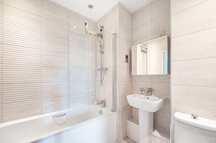 1 Bedroom Flat For Sale In Cricklewood, Cricklewood, London, NW2