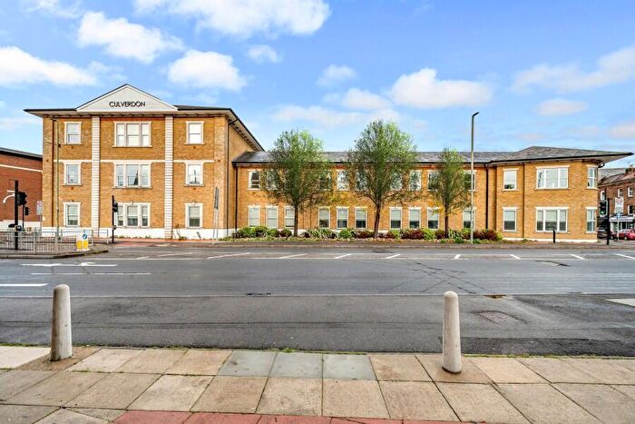 2 Bedroom Apartment To Rent In Chertsey, Surrey, KT16