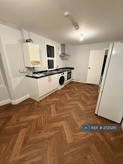 2 Bedroom Flat To Rent In Oxford Road, Tilehurst, Reading, RG31