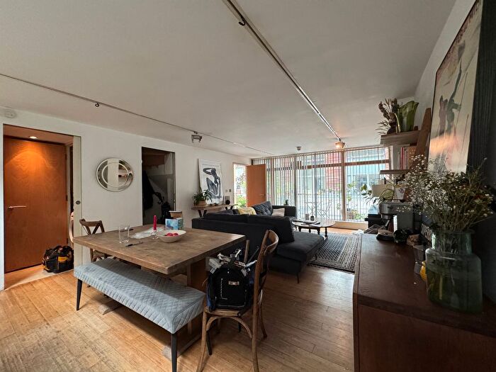 2 Bedroom Flat To Rent In Benyon Wharf, Hackney, E8