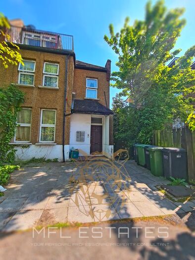 Studio To Rent In Eldon Park, London, SE25