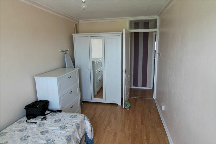 2 Bedroom Flat To Rent In Longford Court, Belle Vue Estate, Hendon, London, NW4