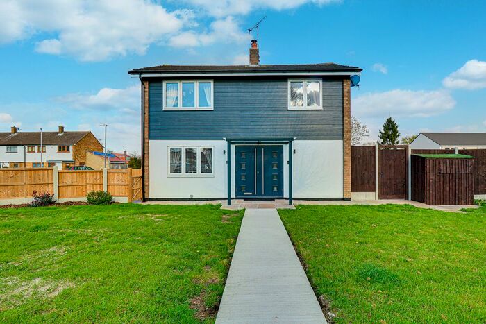 3 Bedroom End Of Terrace House To Rent In Victoria Road, Basildon, SS15