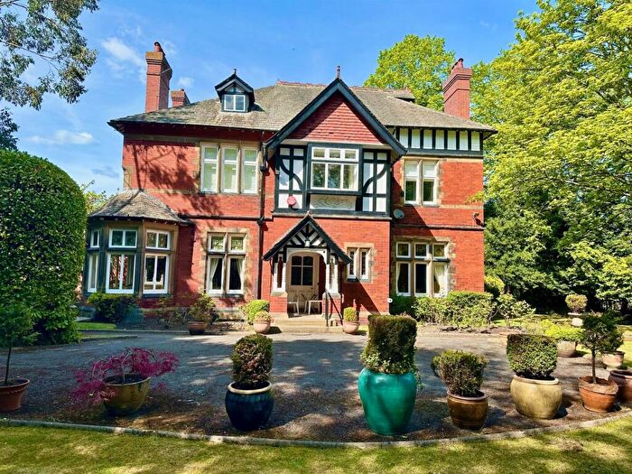 6 Bedroom Detached House For Sale In Royde Lodge, Lawrence Road, Skircoat Green, HX3