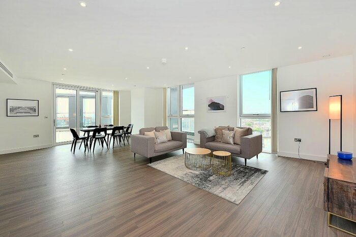 3 Bedroom Flat To Rent In Wandsworth Road, London, SW8