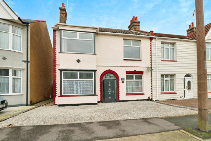 3 Bedroom Semi-Detached House To Rent In Central Avenue, Southend-on-sea, SS2