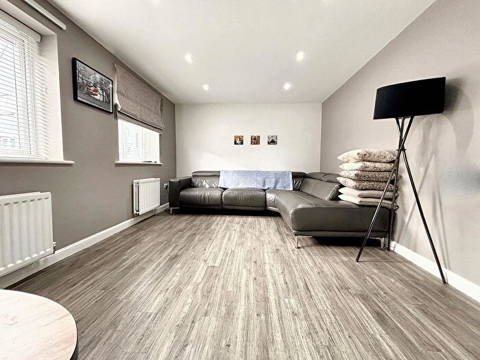 3 Bedroom Semi-detached House To Rent In West Field, Bristol, BS34