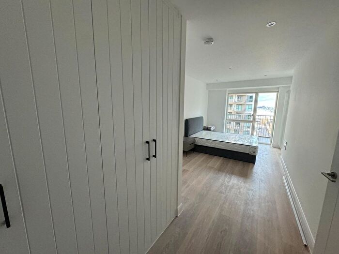 1 Bedroom Flat To Rent In Eden Place, London, E16
