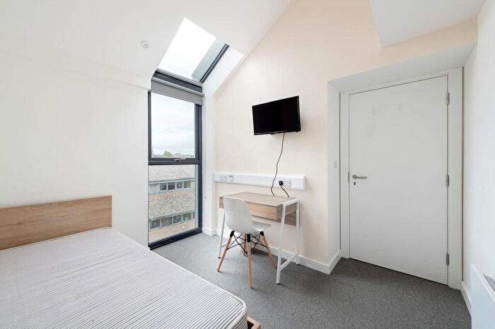 2 Bedroom Flat To Rent In Lower Bristol Road, Bath, BA2