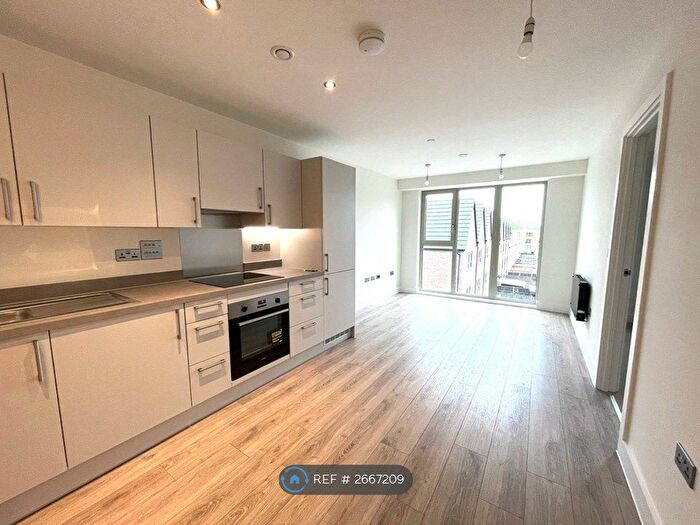 1 Bedroom Flat To Rent In Boulevard Plaza, Birmingham, B5