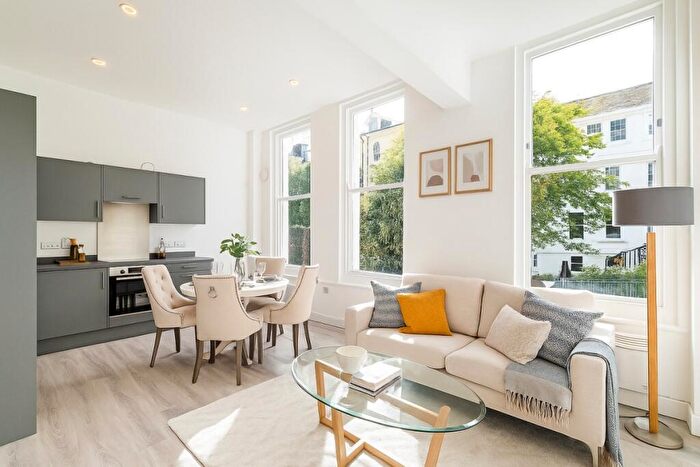 2 Bedroom Flat To Rent In Hartington Place Eastbourne, BN21