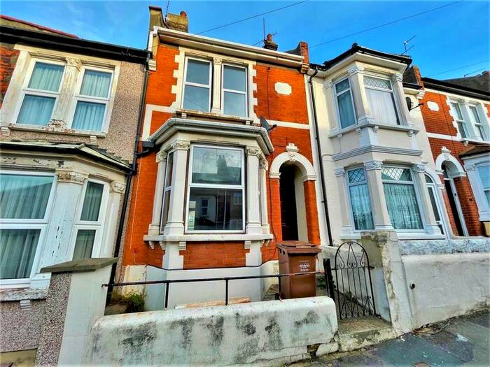 3 Bedroom Terraced House To Rent In Ross Street, Rochester, Kent, ME1