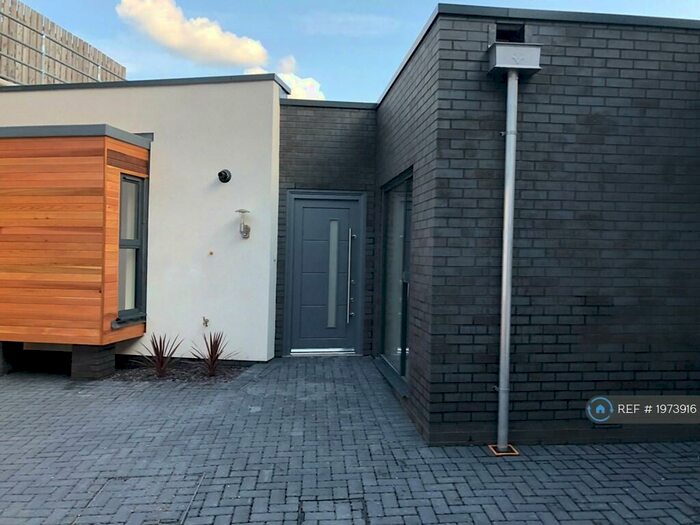 2 Bedroom Bungalow To Rent In Stoke Lane, Westbury-On-Trym, Bristol, BS9