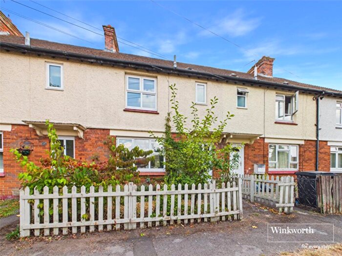 3 Bedroom Terraced House For Sale In St. George's Avenue, Newbury, Berkshire, RG14