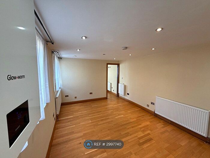 1 Bedroom Flat To Rent In Broad Street, Teddington, TW11