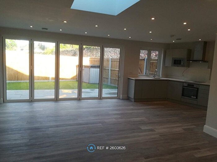 2 Bedroom Flat To Rent In North Street, Carshalton, SM5