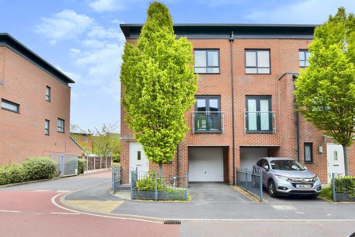 4 Bedroom Town House To Rent In Lord Street, Salford, M7