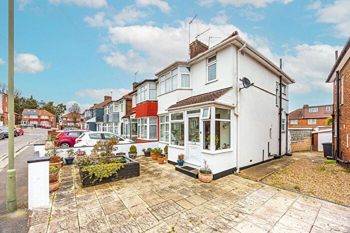 3 Bedroom Semi Detached House For Sale In Colin Close, Colindale, NW9