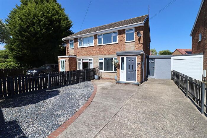 3 Bedroom Semi-Detached House For Sale In Croft Close, Market Weighton, York, YO43