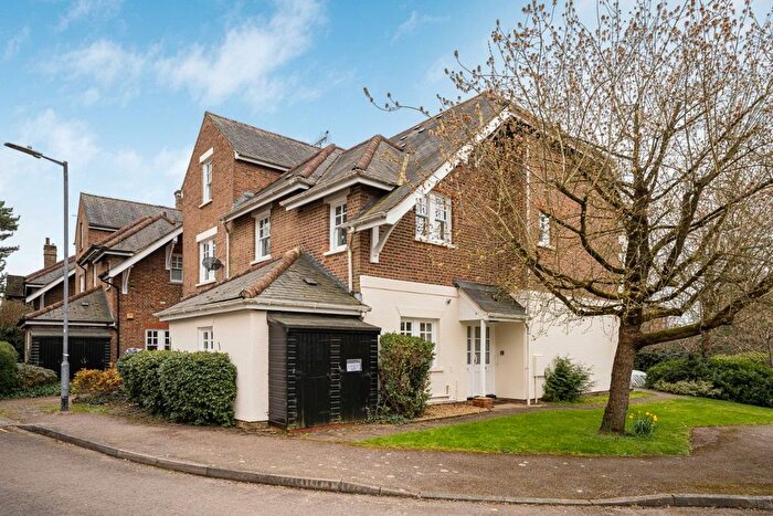2 Bedroom Flat For Sale In Milton Road, Harpenden, AL5
