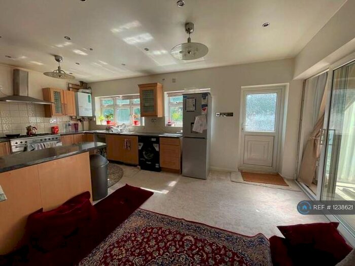 4 Bedroom Detached House To Rent In Corringham Road, Wembley HA9