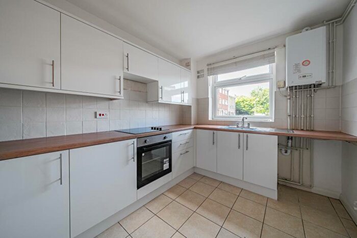 2 Bedroom Apartment To Rent In Jordans Close, Guildford, GU1