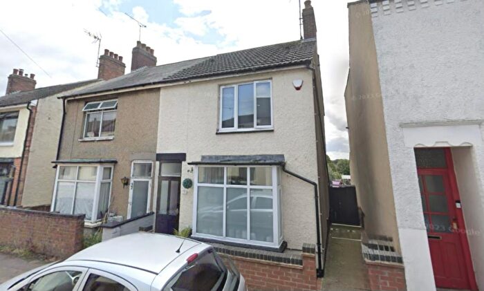 3 Bedroom Semi-Detached House For Sale In No Chain - Littlewood Street, Rothwell, NN14