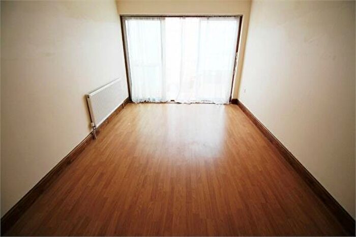 4 Bedroom Semi Detached House To Rent In Elmsleigh Avenue, Harrow, HA3