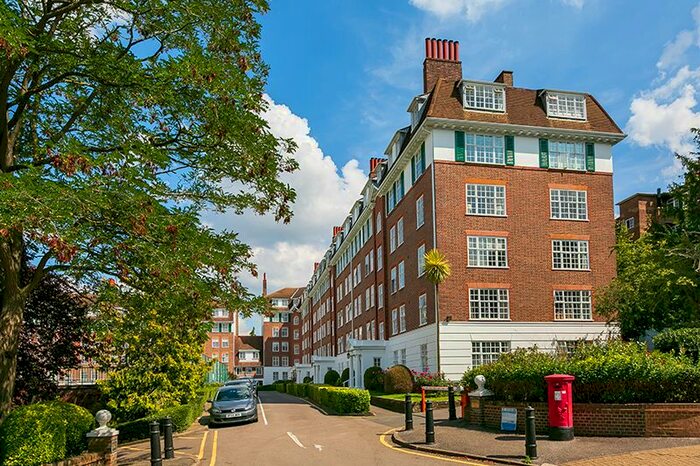3 Bedroom Flat To Rent In Richmond Hill Court, Richmond, TW10