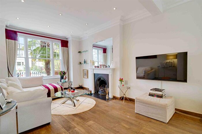 2 Bedroom Maisonette For Sale In Fulham Park Road, London, SW6